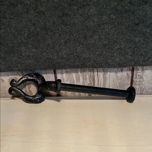 Rustic Iron Umbra toilet tissue holder